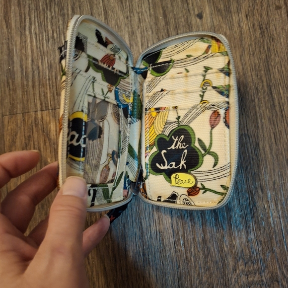 The Sakroots Peace Crossbody Wallet. - Picture 15 of 15